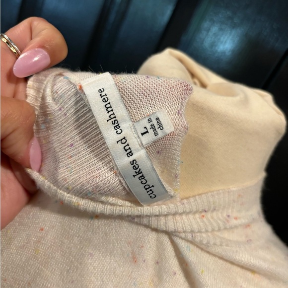 Cupcakes and Cashmere Sleeveless Top - Picture 5 of 5